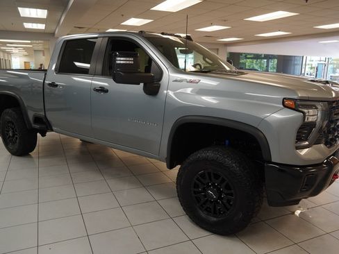 Used 2024 Chevrolet Silverado 2500 ZR2 w/ Technology Package AWD/4WD image 14