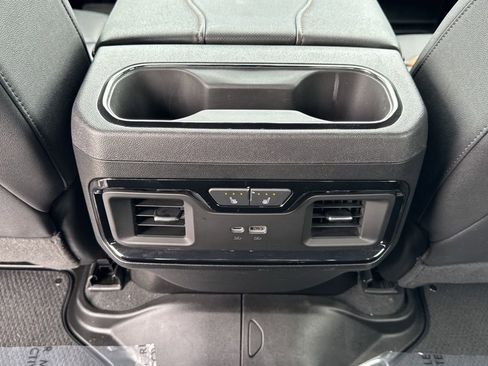 Used 2024 GMC Sierra 1500 AT4 w/ Technology Package AWD/4WD image 28
