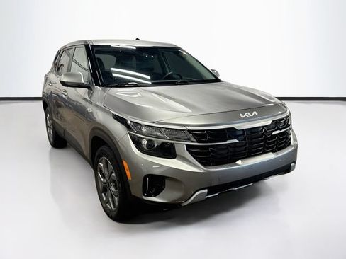 Used 2024 Kia Seltos LX AWD/4WD image 1