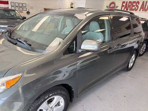 Used 2013 Toyota Sienna LE image 3