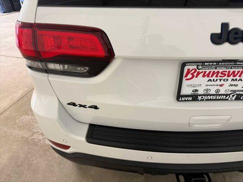 Certified 2019 Jeep Grand Cherokee Laredo AWD/4WD image 17