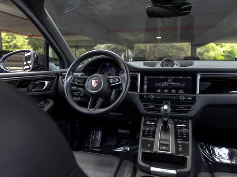 Certified 2023 Porsche Macan AWD/4WD image 40