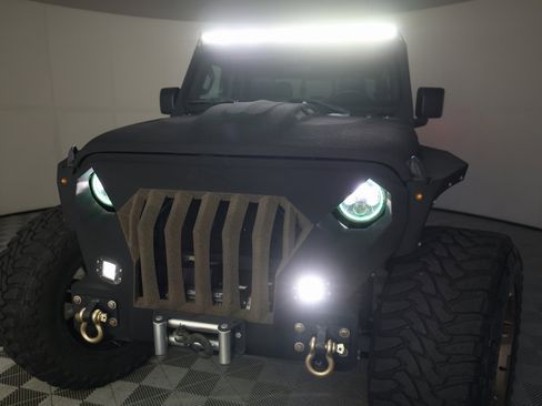 Used 2022 Jeep Gladiator Sport image 40