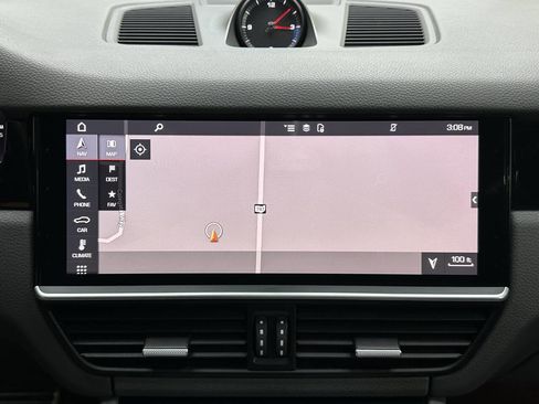 Used 2019 Porsche Cayenne S image 30