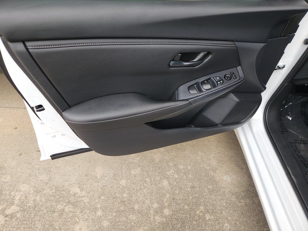 Certified 2025 Nissan Sentra S FWD image 28