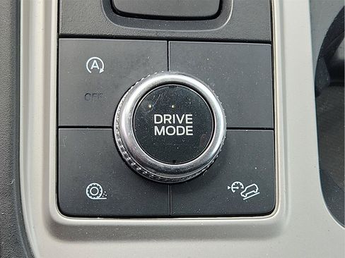 Used 2023 Ford Explorer XLT AWD/4WD image 19