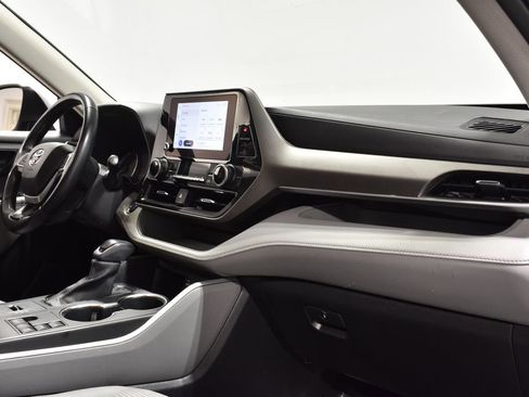 Used 2023 Toyota Highlander LE image 31