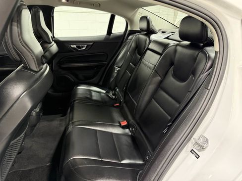 Used 2020 Volvo S60 T6 Momentum image 18