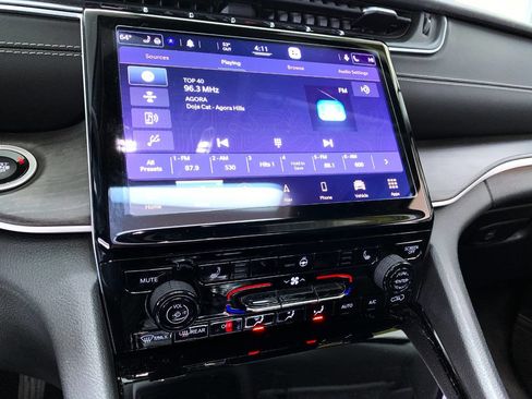 Used 2021 Jeep Grand Cherokee L Limited image 19