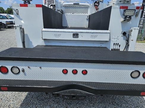 Used 2022 Ford F650 2WD Regular Cab Super Duty image 19