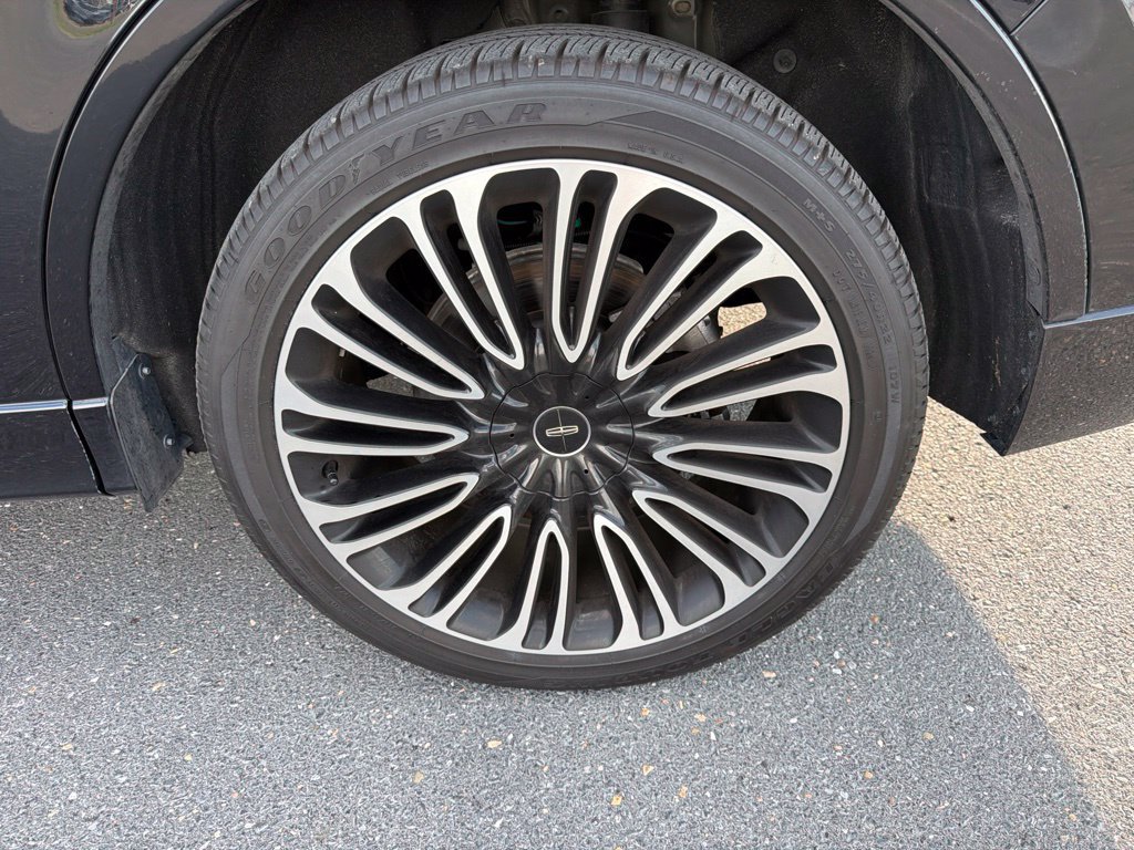 Certified 2025 Lincoln Aviator Black Label AWD/4WD image 12