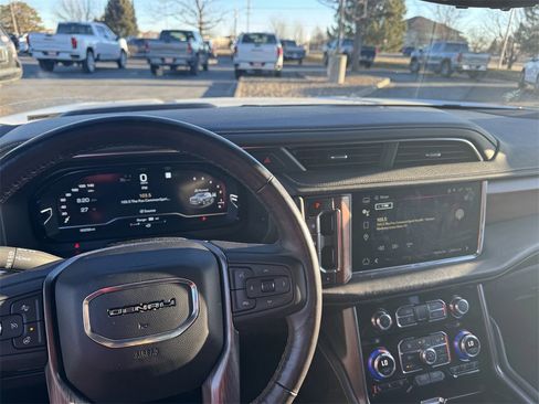 Used 2023 GMC Yukon Denali Ultimate image 8