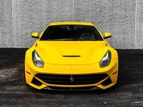 Used 2014 Ferrari F12 Berlinetta RWD image 11