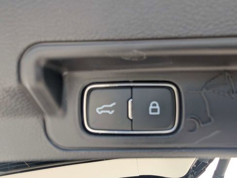 Used 2025 Ford Explorer Active w/ Active Comfort Package RWD image 15