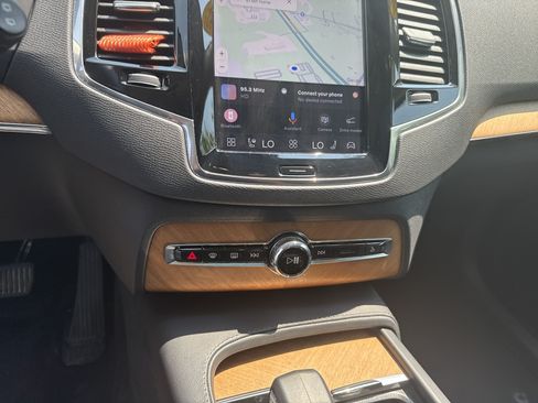 Used 2023 Volvo XC90 B6 Plus AWD/4WD image 29