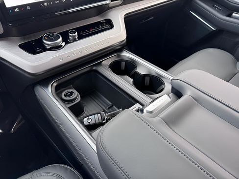 New 2026 Ford Expedition Active image 38