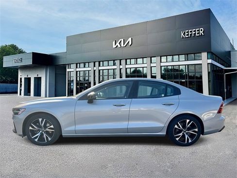 Used 2023 Volvo S60 B5 Core image 5