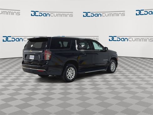 Used 2024 Chevrolet Suburban LT image 8