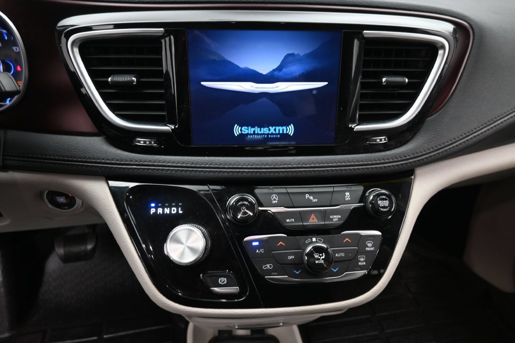 Used 2020 Chrysler Pacifica Limited FWD image 20