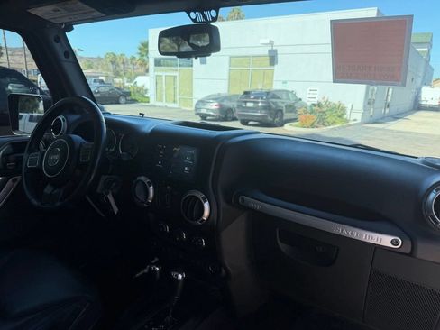 Used 2017 Jeep Wrangler Unlimited Sahara AWD/4WD image 17