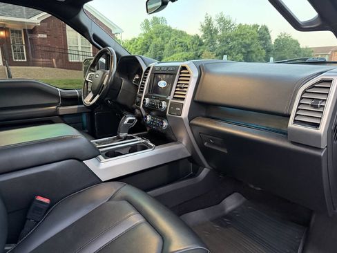 Used 2019 Ford F150 Platinum w/ Equipment Group 701A Luxury AWD/4WD image 31