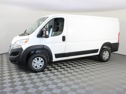 Used 2025 RAM ProMaster 2500 w/ Quick Order Package 22G SLT FWD image 2