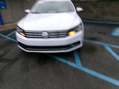 Used 2016 Volkswagen Passat 1.8T SE image 3