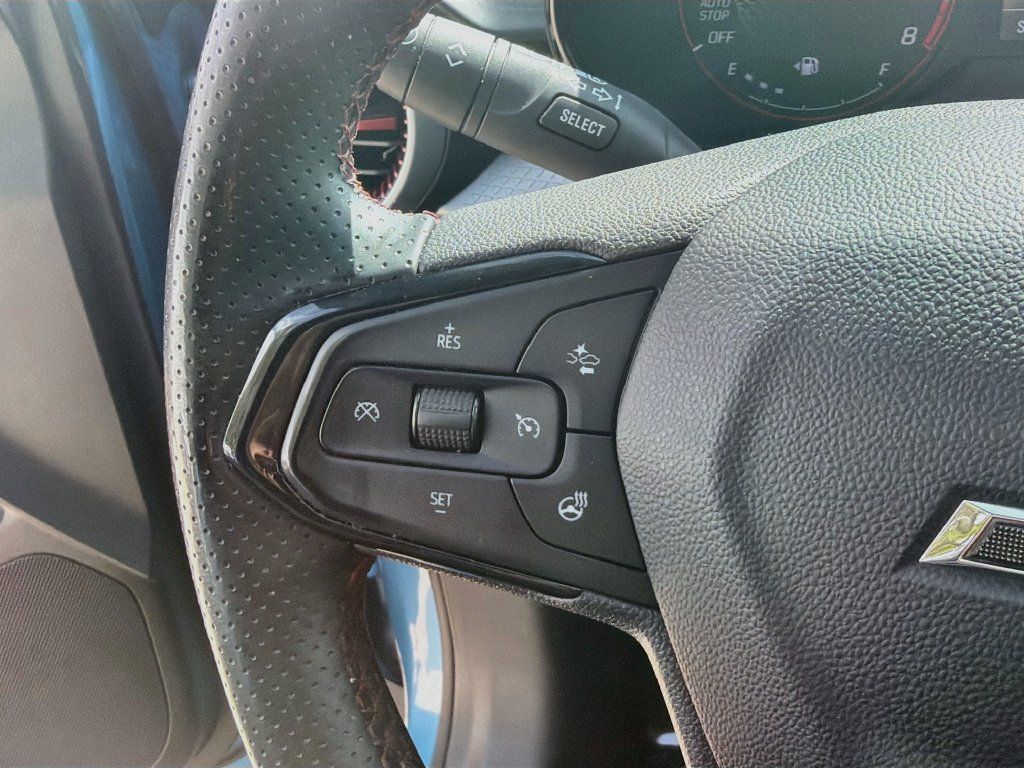 Used 2025 Chevrolet Trax RS w/ Driver Confidence Package FWD image 37