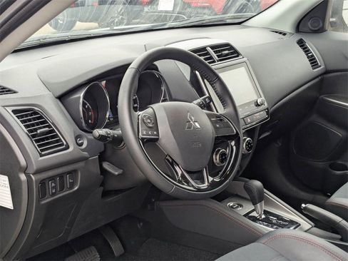 Used 2025 Mitsubishi Outlander Sport ES image 13