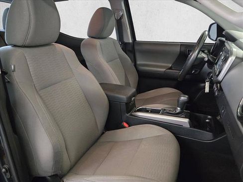 Used 2018 Toyota Tacoma SR5 RWD image 20