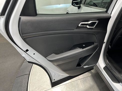 Used 2024 Kia Sportage EX image 25