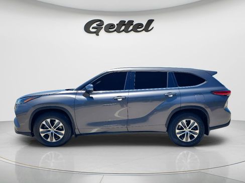 Used 2022 Toyota Highlander XLE AWD/4WD image 8