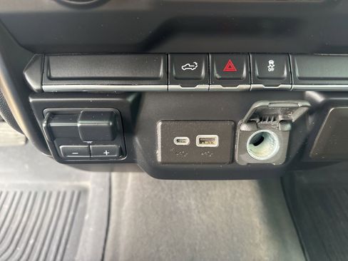 Used 2021 Chevrolet Silverado 2500 LT w/ Remote Start Package AWD/4WD image 23