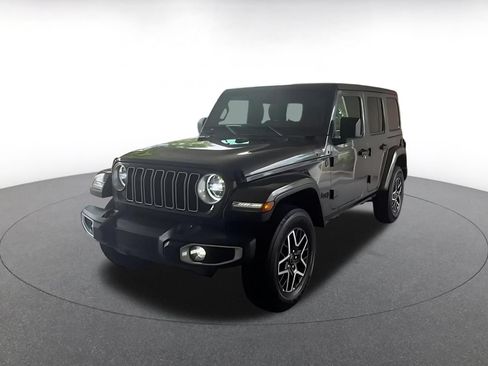 Used 2025 Jeep Wrangler Unlimited Sahara AWD/4WD image 3
