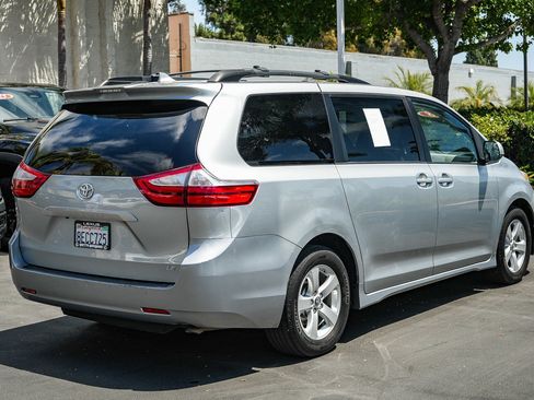 Used 2018 Toyota Sienna LE FWD image 6