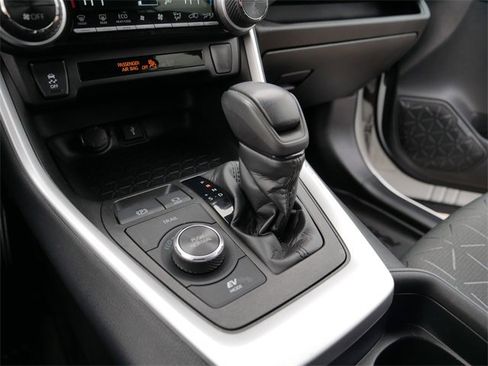 Used 2021 Toyota RAV4 XLE image 32