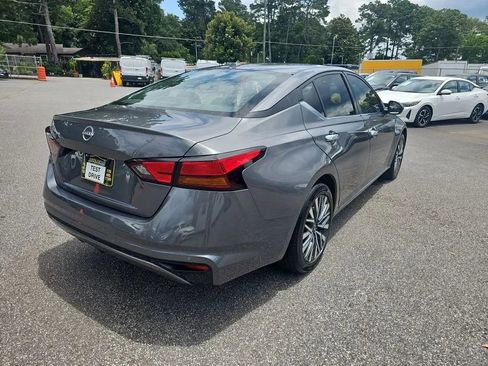 Used 2025 Nissan Altima 2.5 SV FWD image 8