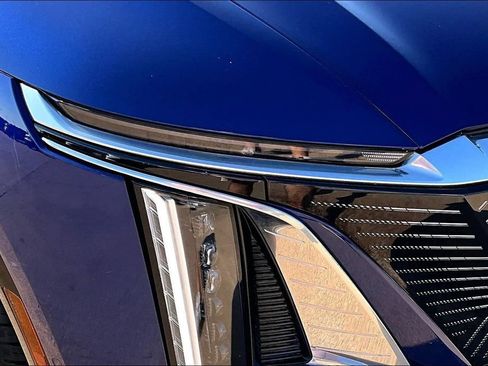 Certified 2024 Cadillac Lyriq Luxury AWD/4WD image 31