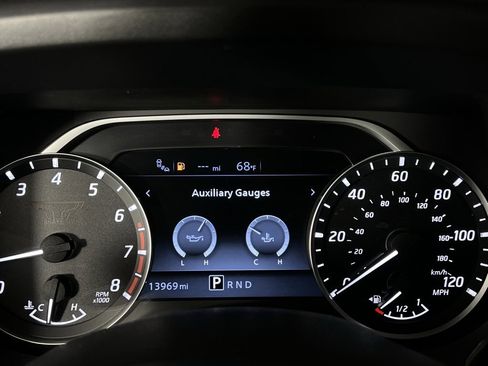 Used 2024 Nissan Titan SV w/ SV Convenience Package image 16