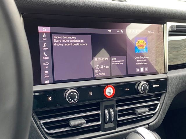 Certified 2024 Porsche Macan AWD/4WD image 24
