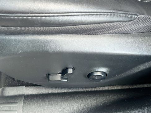 Used 2019 Jeep Cherokee Latitude Plus w/ Cold Weather Group image 19