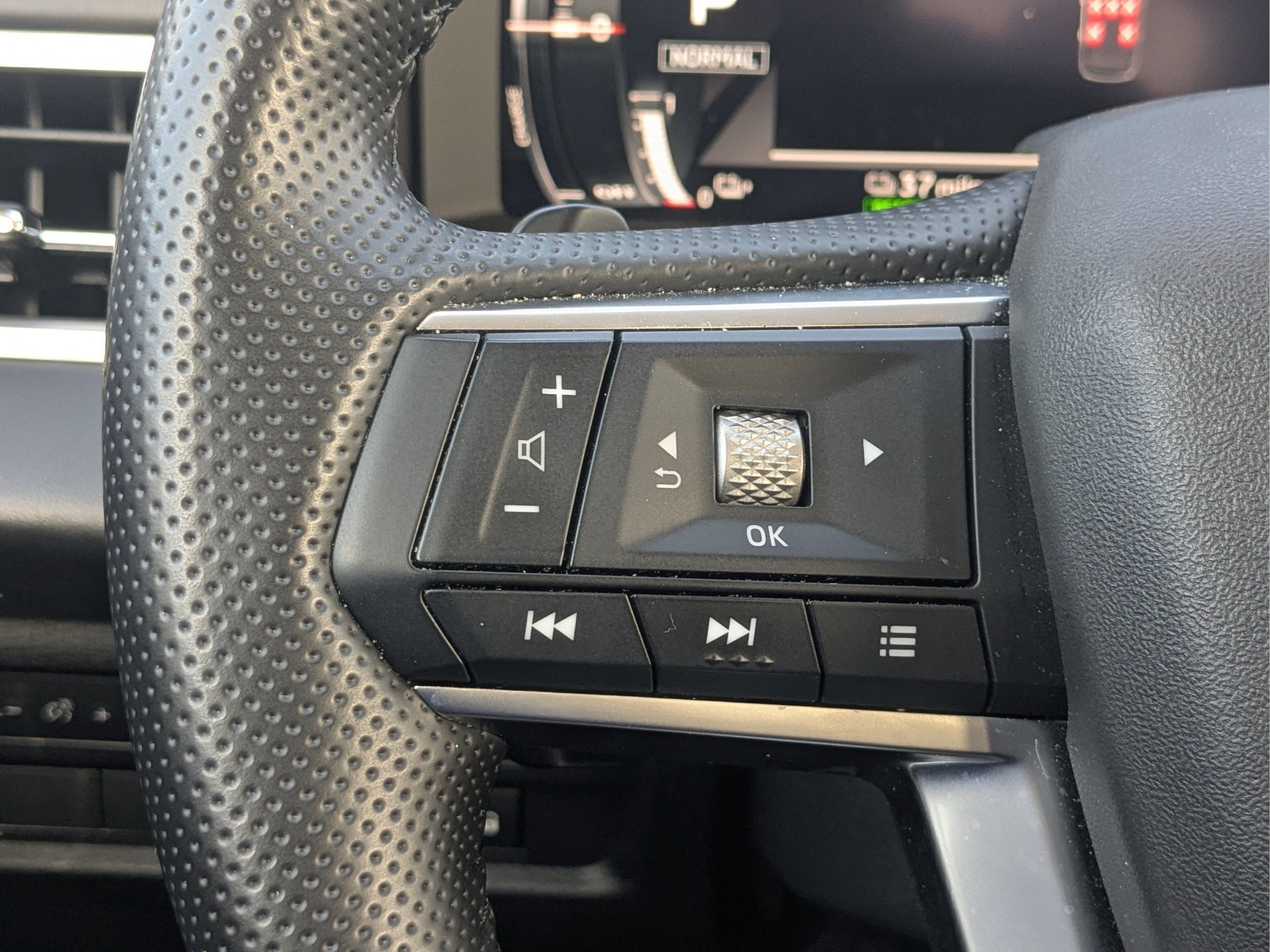 Used 2025 Mitsubishi Outlander SE AWD/4WD image 27