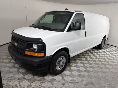 Used 2017 Chevrolet Express 3500 Extended RWD image 8