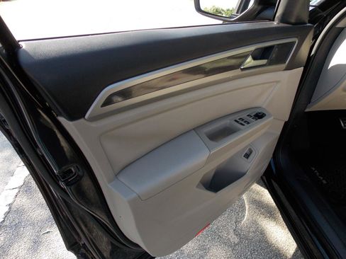 Used 2018 Volkswagen Atlas SE image 26