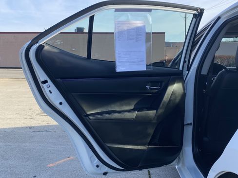 Used 2018 Toyota Corolla SE image 19