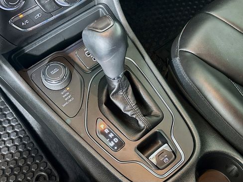 Used 2019 Jeep Cherokee Latitude Plus w/ Cold Weather Group image 24