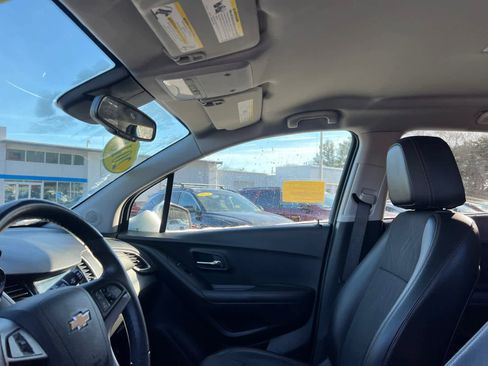 Used 2018 Chevrolet Trax LT w/ LT Convenience Package image 12