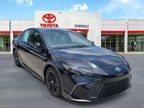 Used 2026 Toyota Camry SE FWD image 2