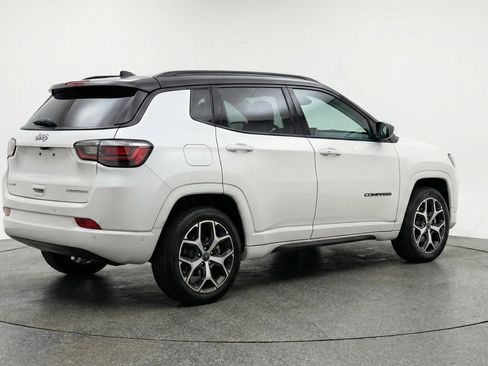 Used 2025 Jeep Compass Limited AWD/4WD image 9