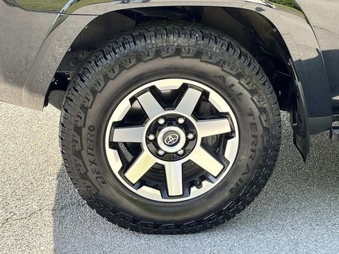 Used 2022 Toyota 4Runner TRD Off-Road AWD/4WD image 11